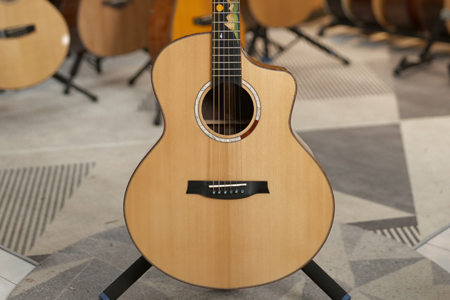 艾瑞达远山全新库存瑕疵琴