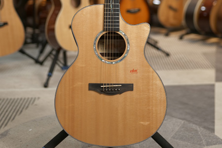 【已售】卡普马G1EGA 二手85成新 原装电箱LR拾音器