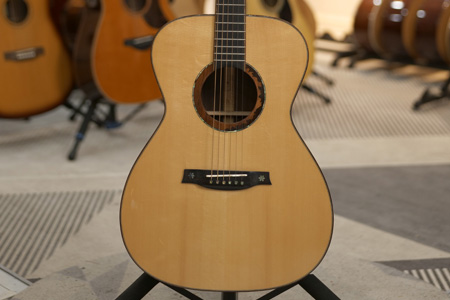 艾瑞达EO30 全新微瑕手工全单 琴头有磕碰