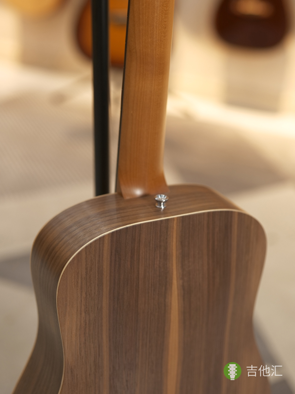 泰勒BT1E Walnut 琴颈接柄处实拍图