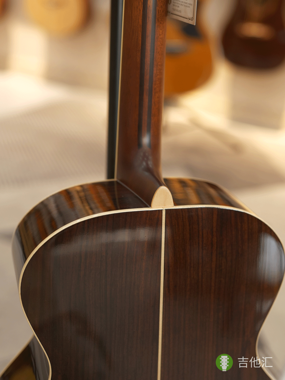 雅马哈LJ16 琴颈接柄处实拍图