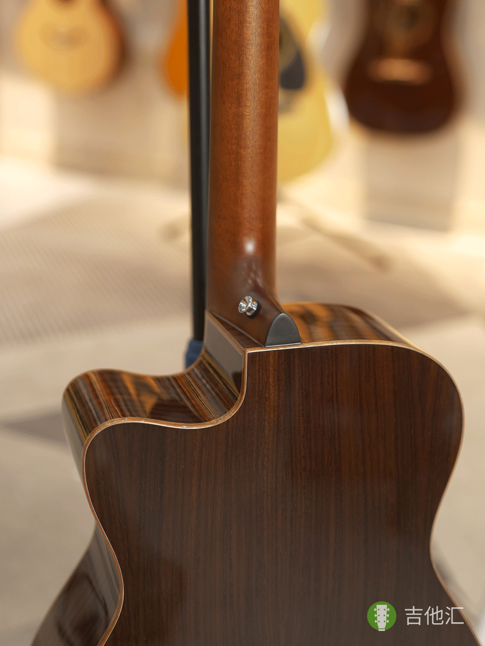 雅马哈AC1R 琴颈接柄处实拍图