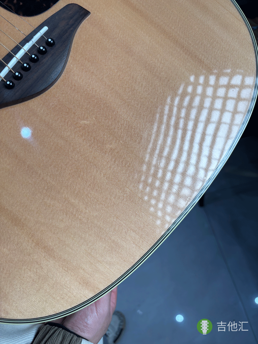 雅马哈FG830 面板磕碰实拍图