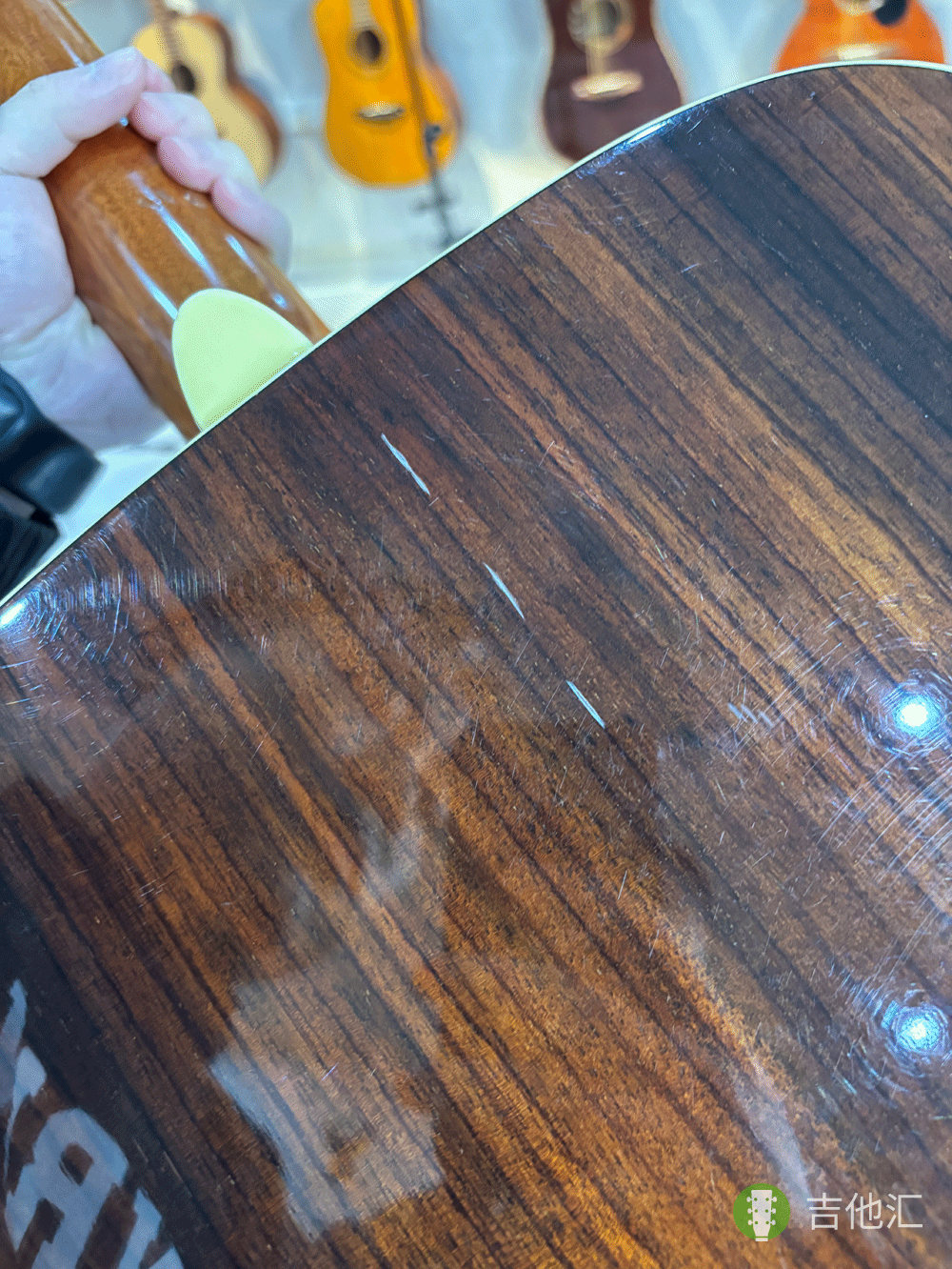 雅马哈FG730S 背板划痕实拍图