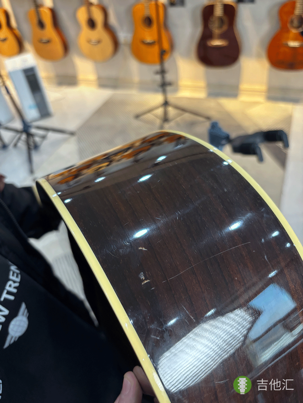 雅马哈FG730S 侧板磕碰实拍图1