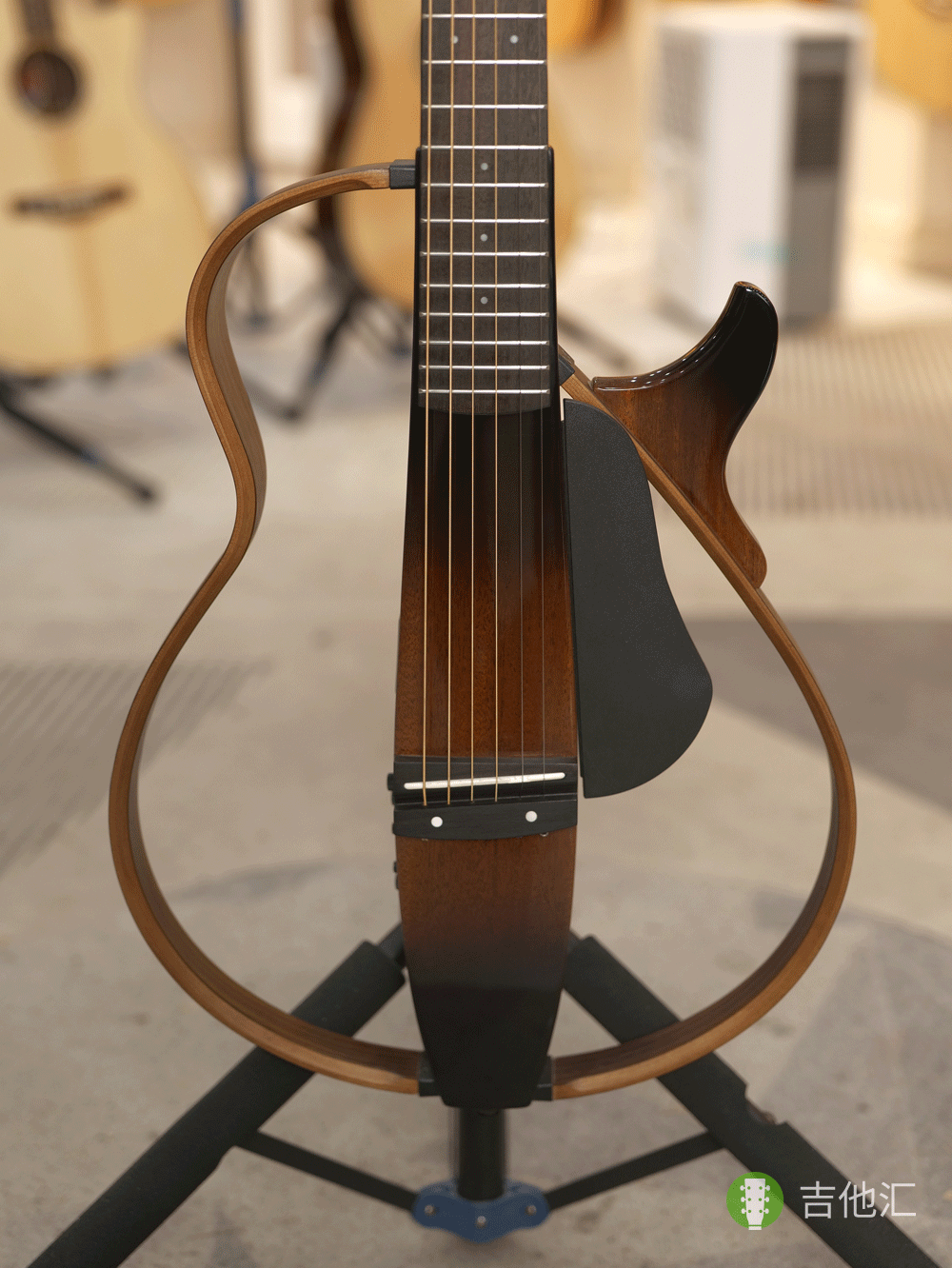 雅马哈SLG200S 面板实拍图