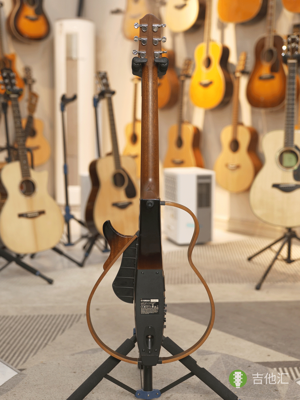 雅马哈SLG200S 背面实拍图