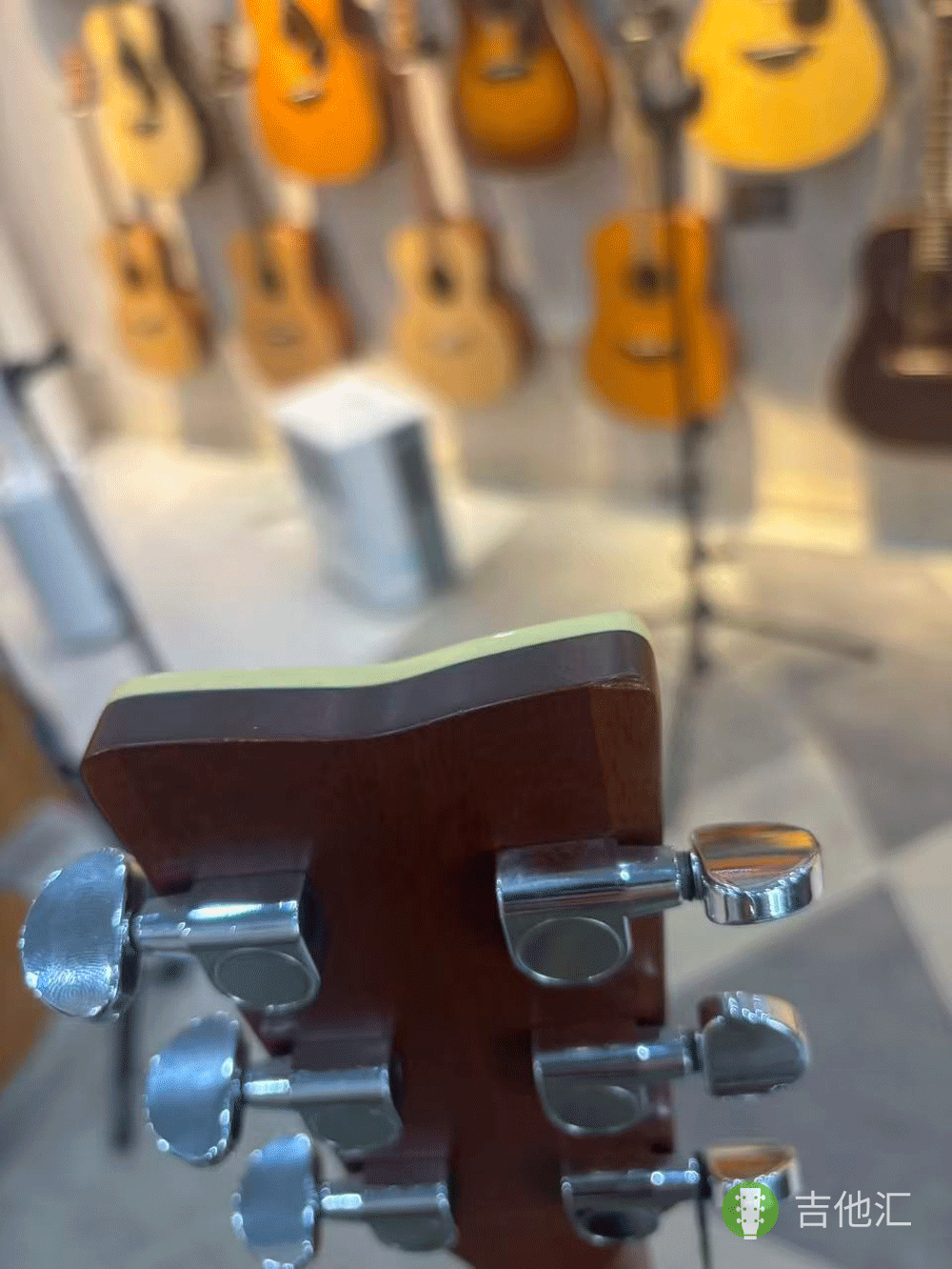 雅马哈FG830 琴头磕碰实拍图