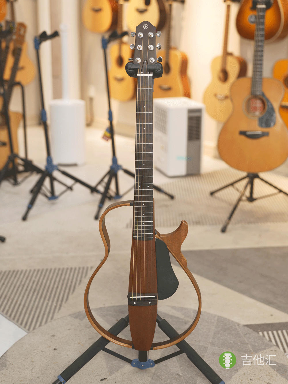 雅马哈SLG200S 正面实拍图