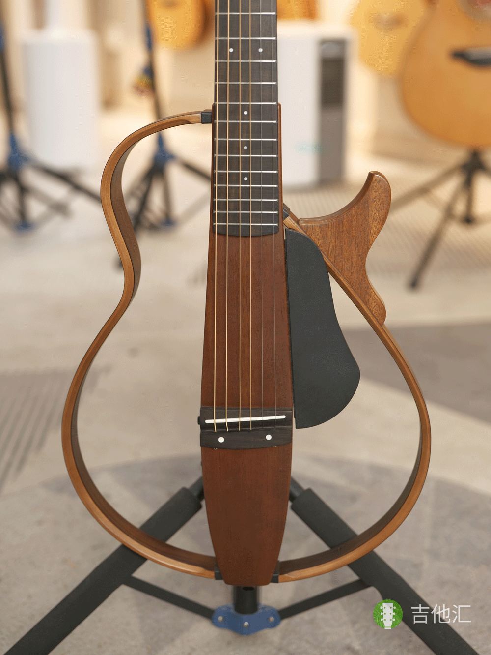 雅马哈SLG200S 面板实拍图