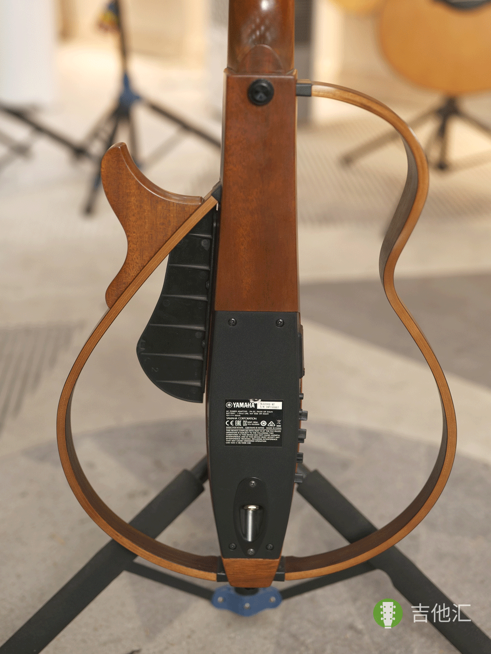 雅马哈SLG200S 背板实拍图