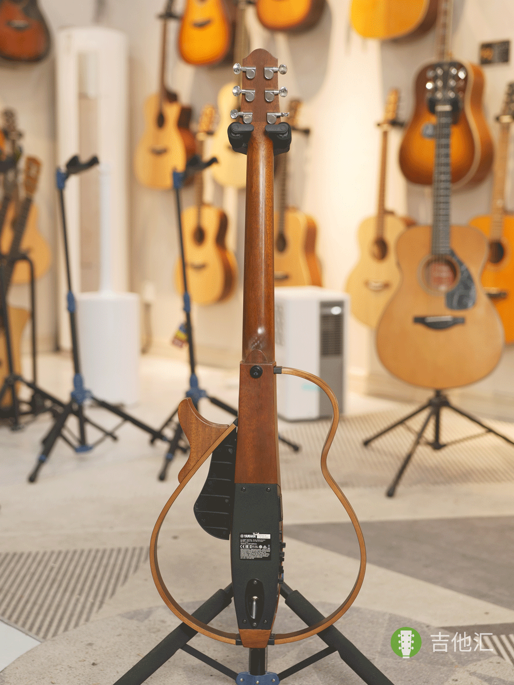 雅马哈SLG200S 背面实拍图