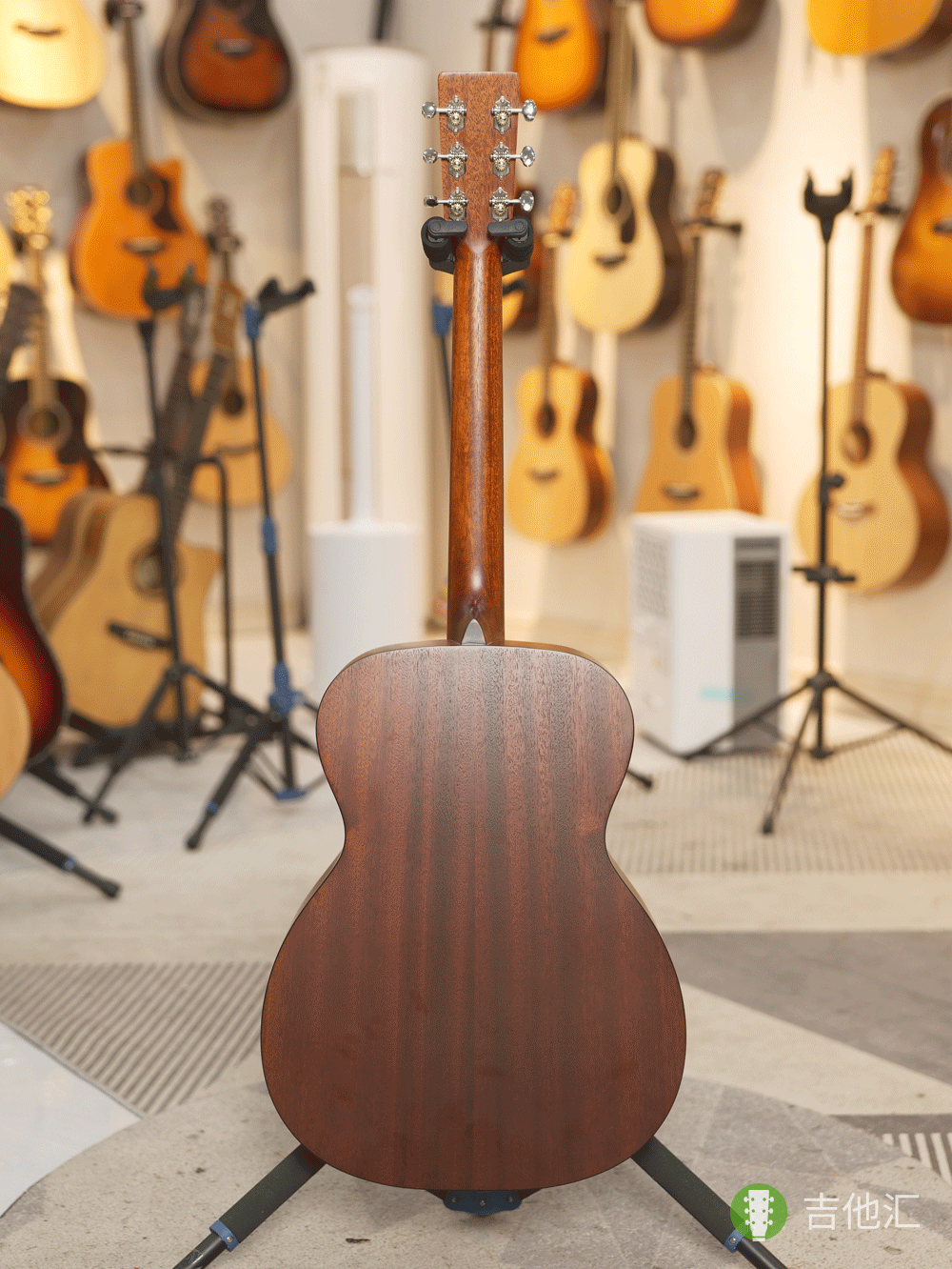 伊斯特曼E1OM 背面实拍图