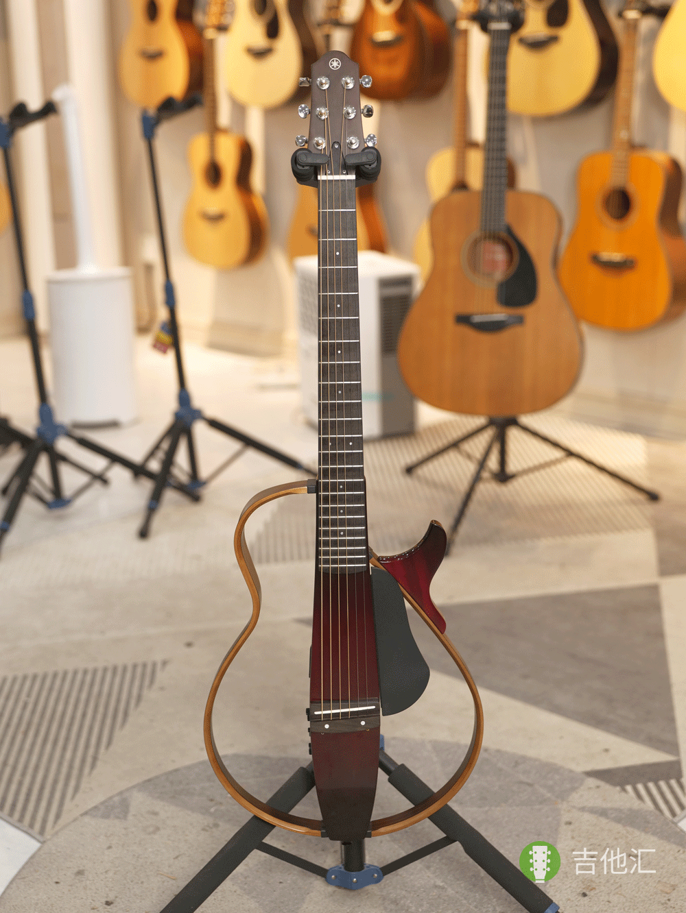 雅马哈SLG200S 正面实拍图