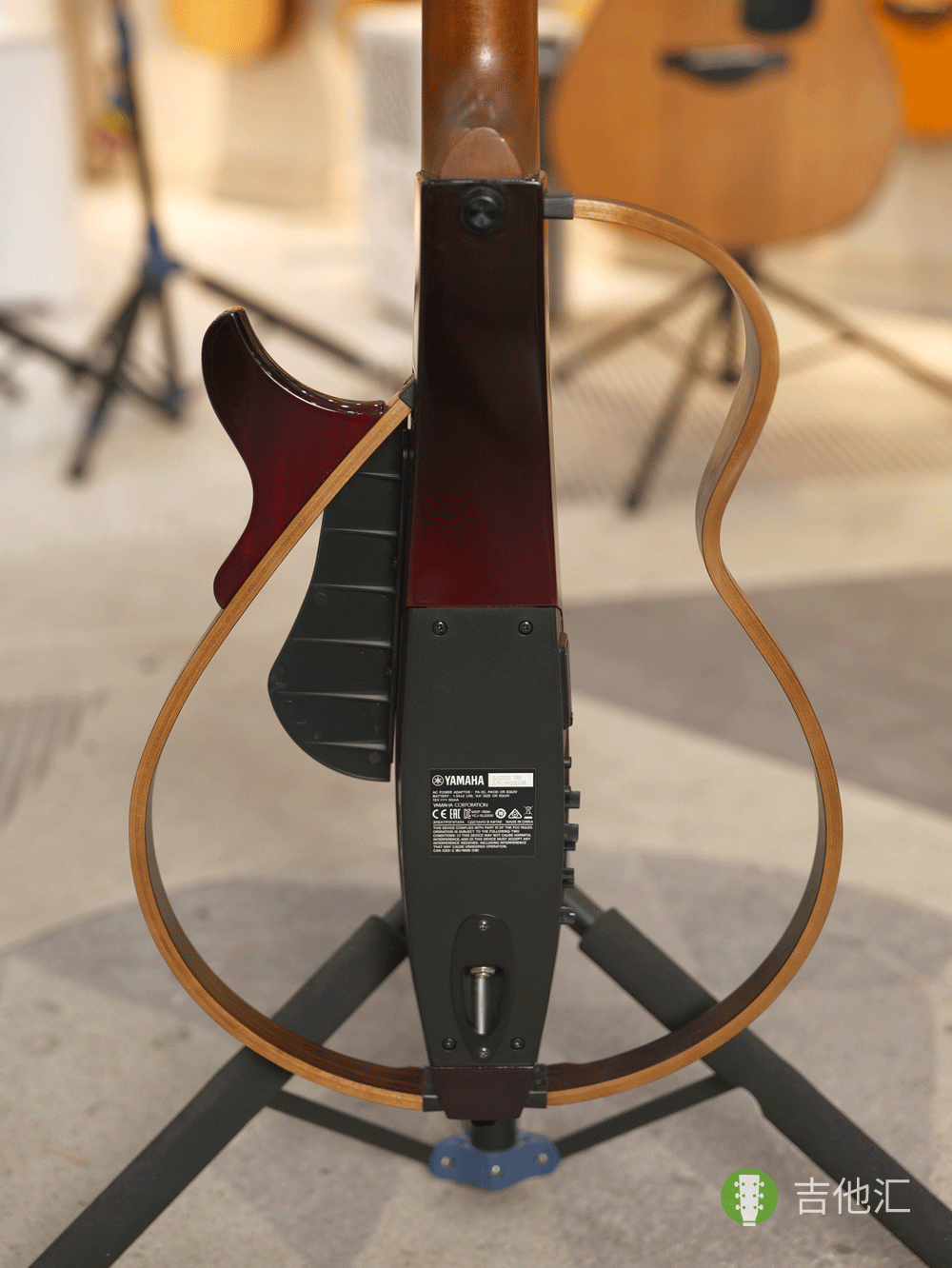 雅马哈SLG200S 背板实拍图