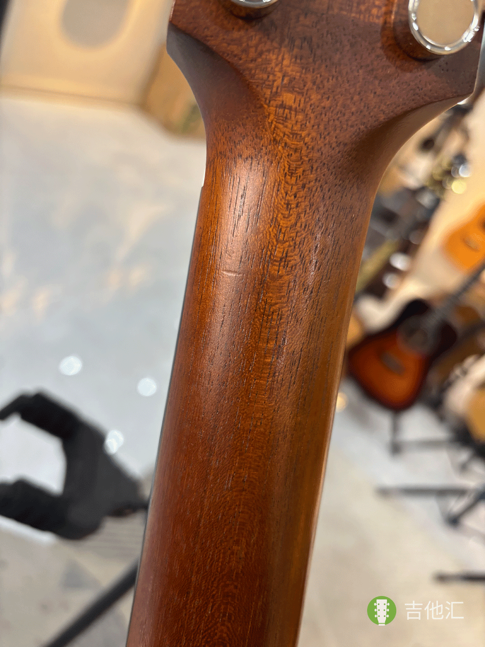 雅马哈SLG200S 琴颈磕碰实拍图