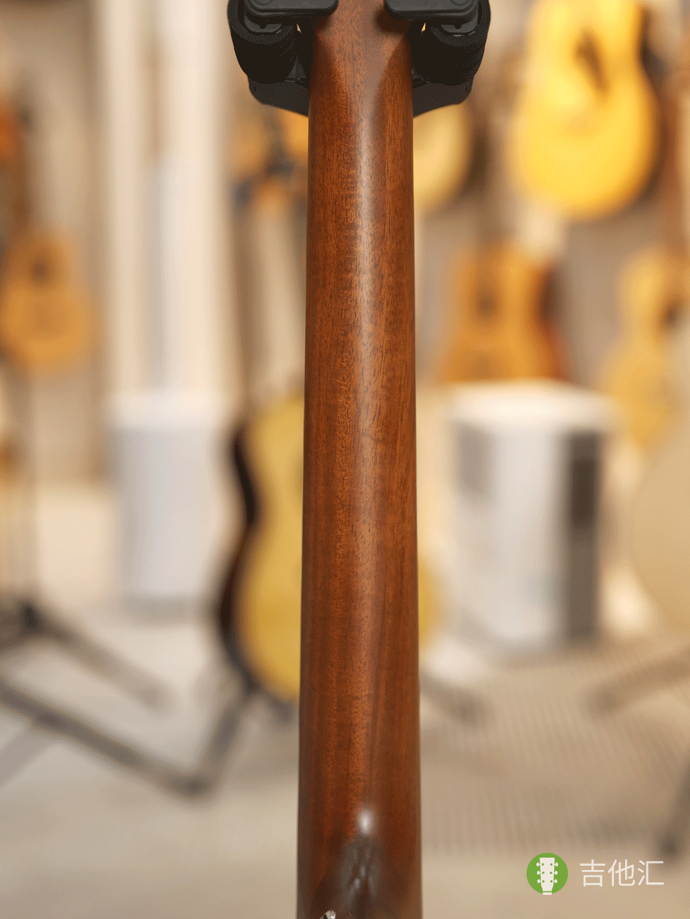 雅马哈A1R 琴颈实拍图