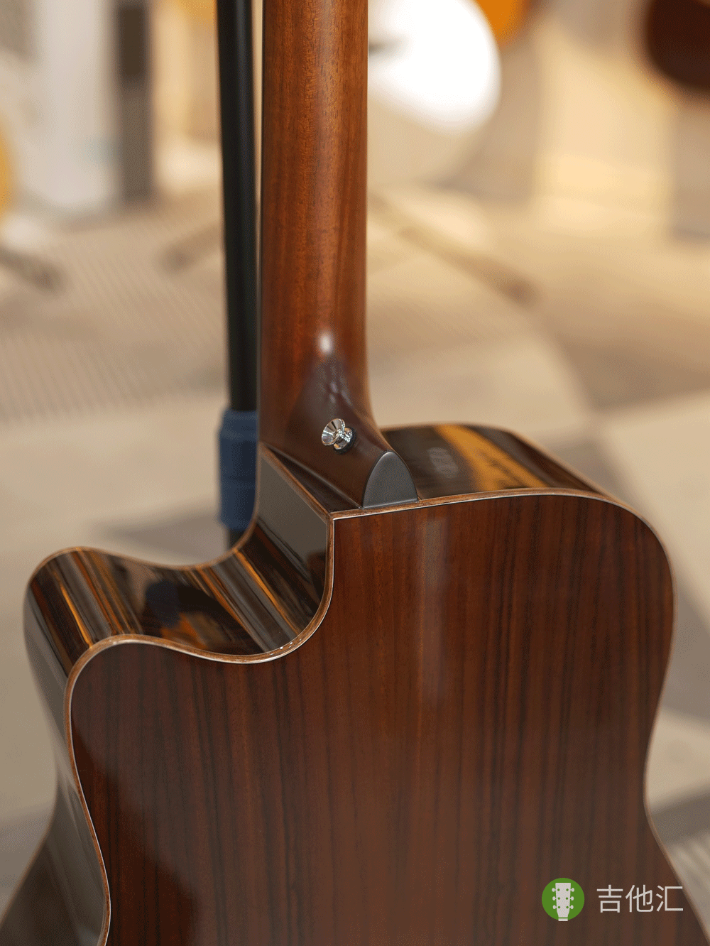 雅马哈A1R 琴颈接柄处实拍图