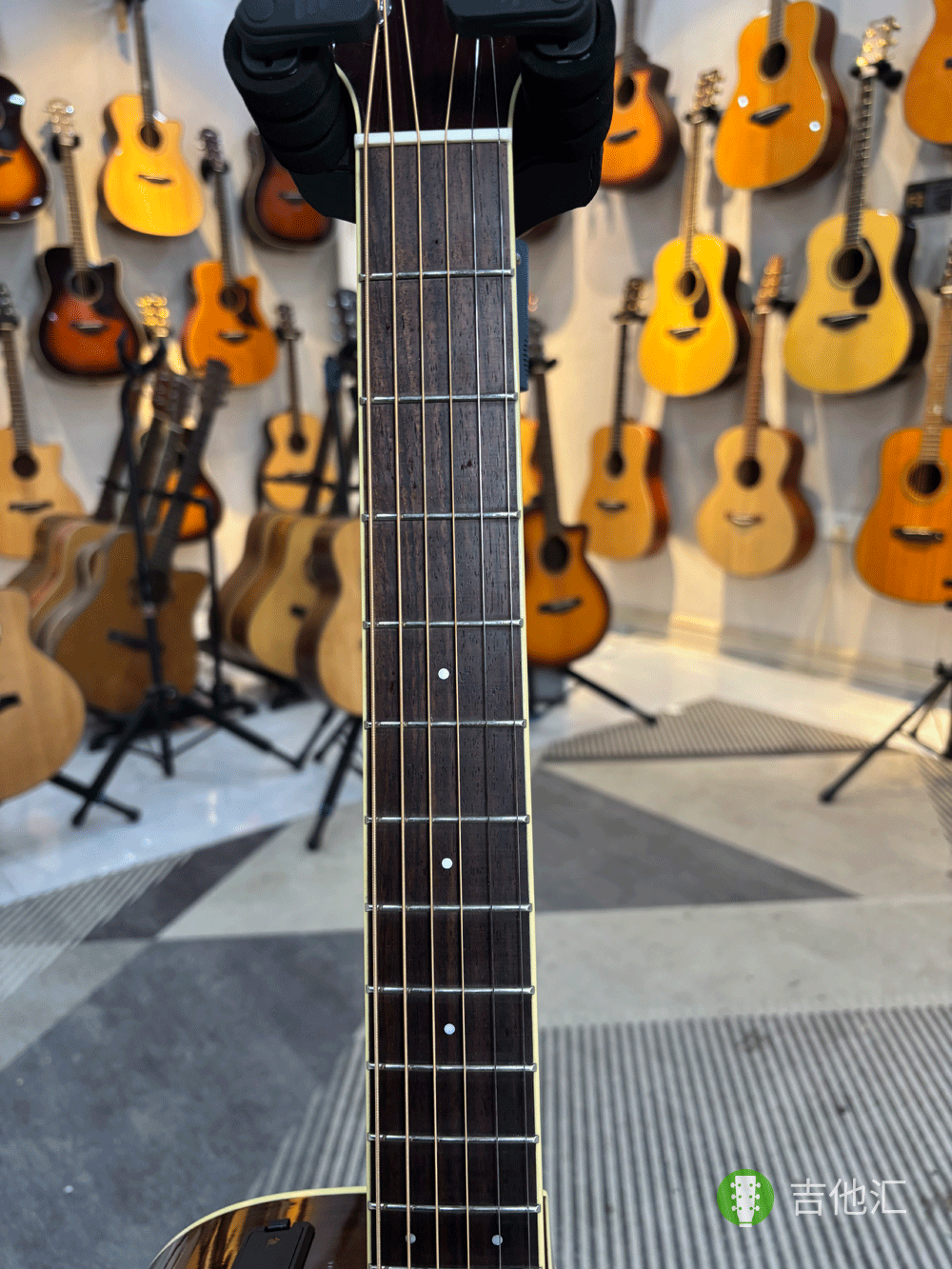 雅马哈FSX830C 指板实拍图