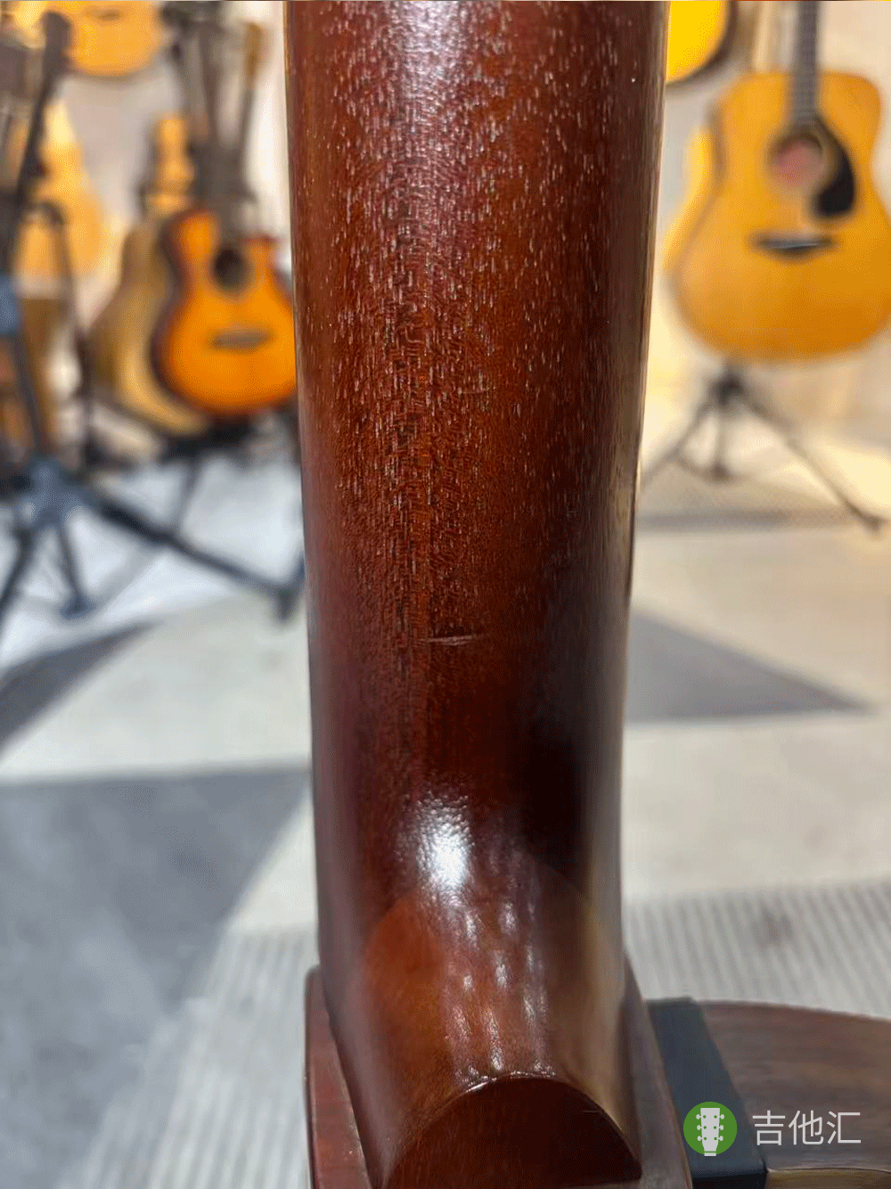 雅马哈SLG200S 琴颈磕碰实拍图