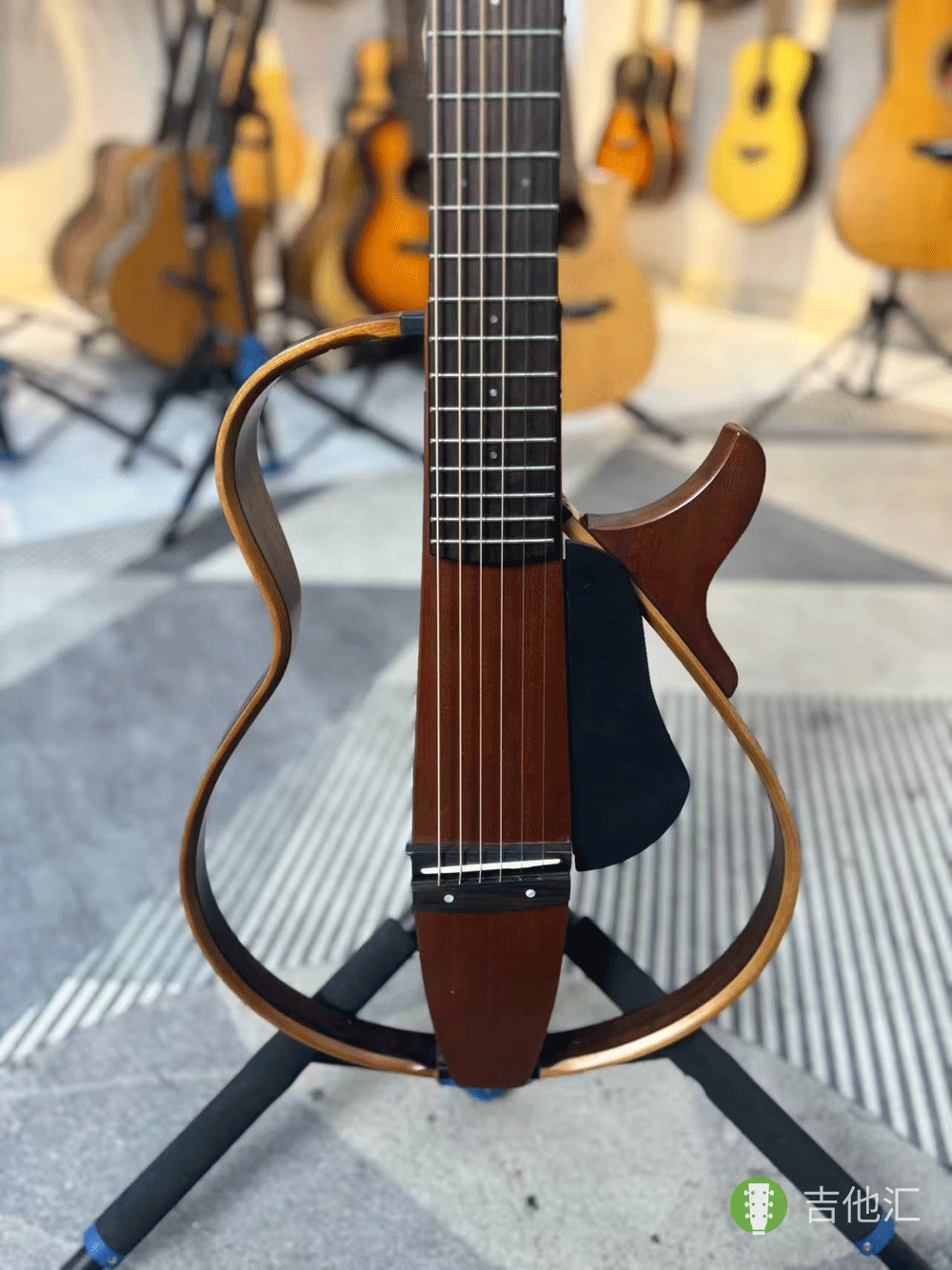 雅马哈SLG200S 面板实拍图