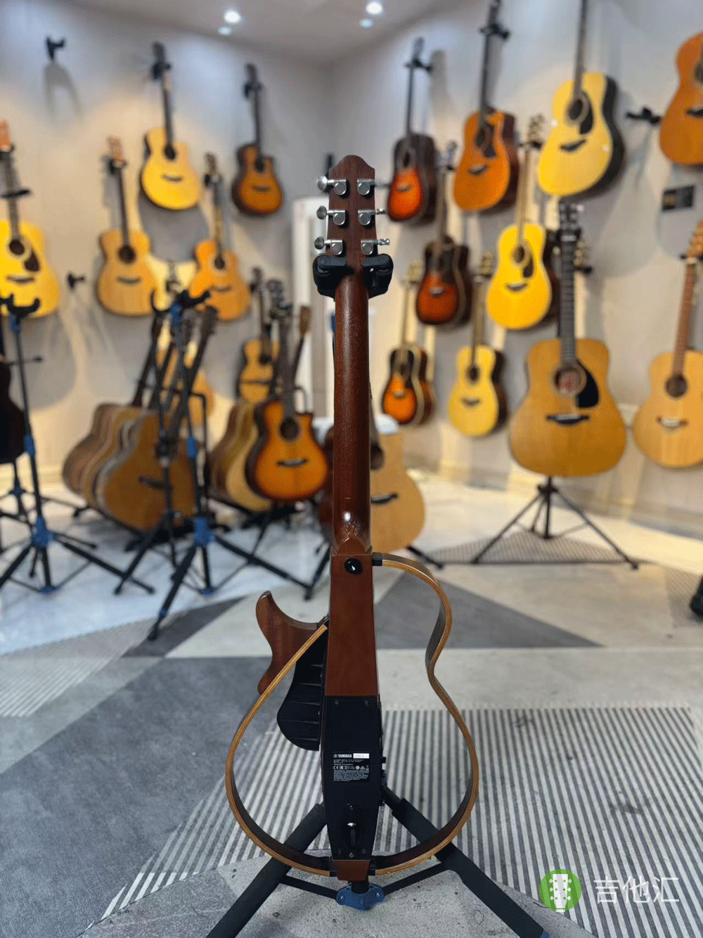 雅马哈SLG200S 背面实拍图