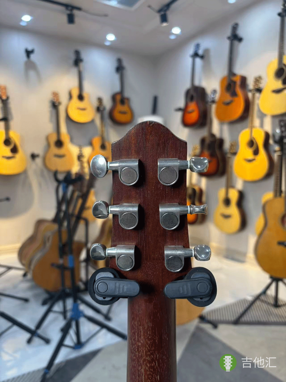 雅马哈SLG200S 弦钮实拍图