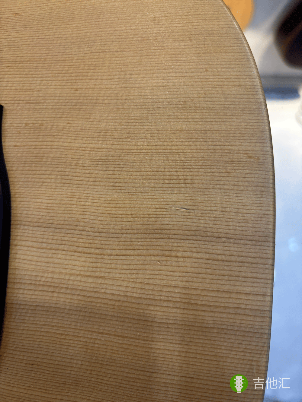 马丁LX1 面板磕碰实拍图