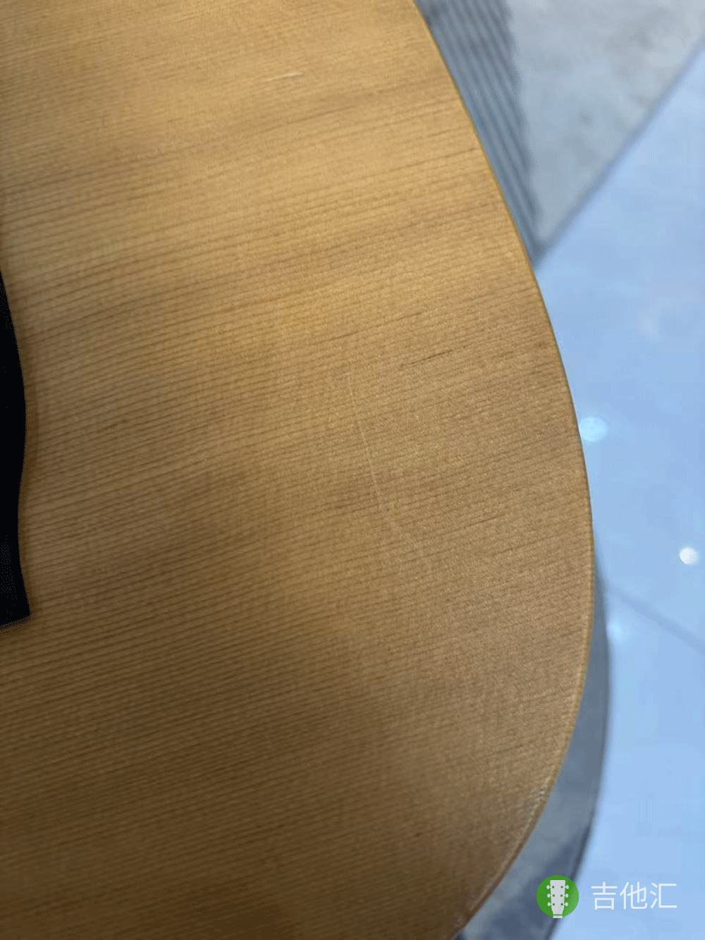 马丁LX1 面板划痕实拍图