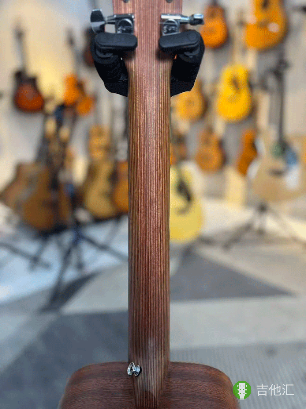 马丁LX1 琴颈实拍图