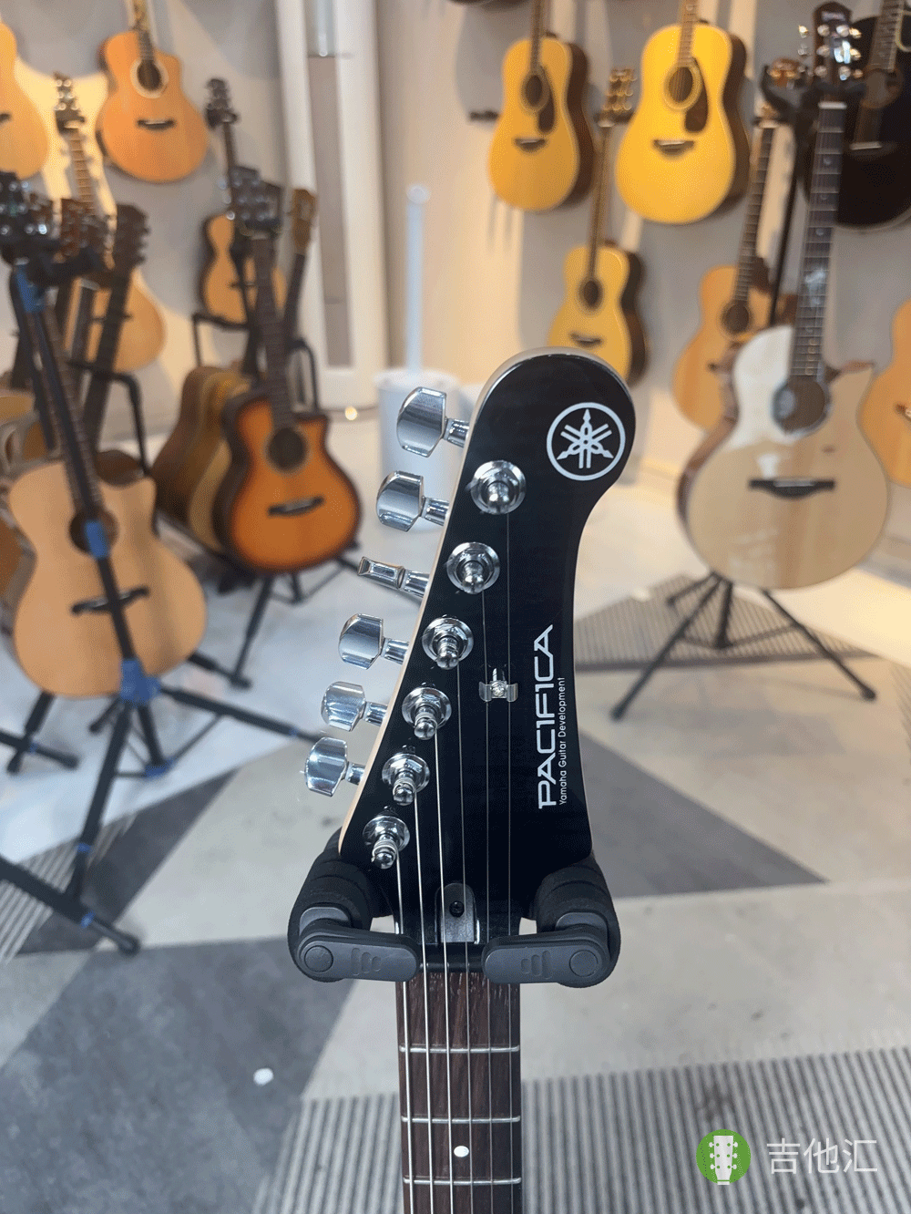 雅马哈PAC212CFM 琴头实拍图