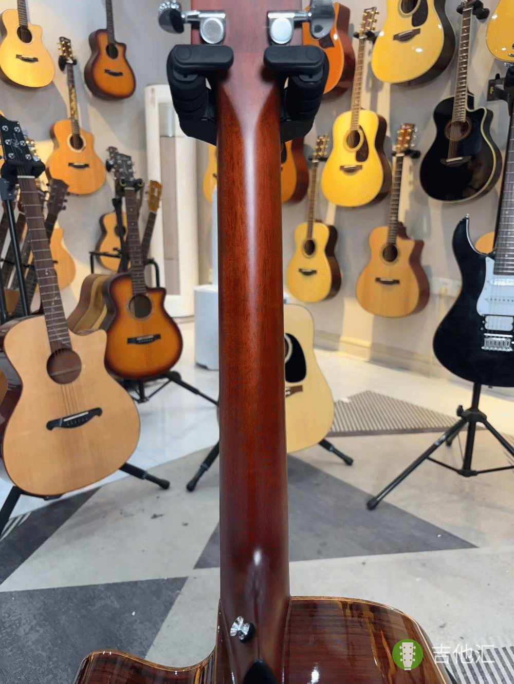 雅马哈A1R 琴颈实拍图