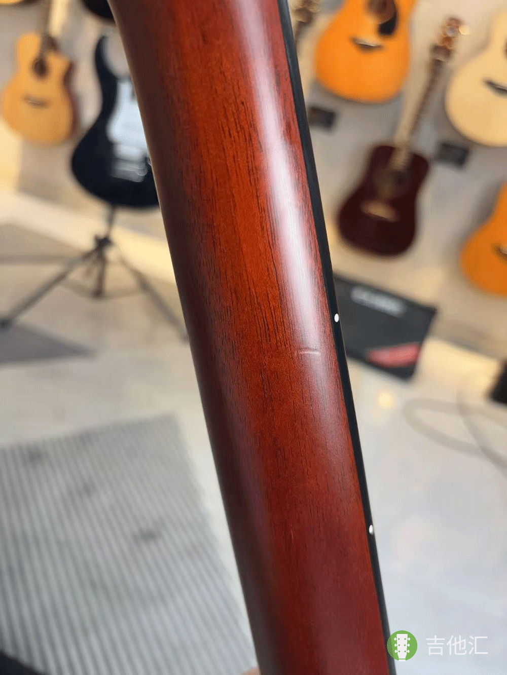 雅马哈A1R 琴颈划痕实拍图