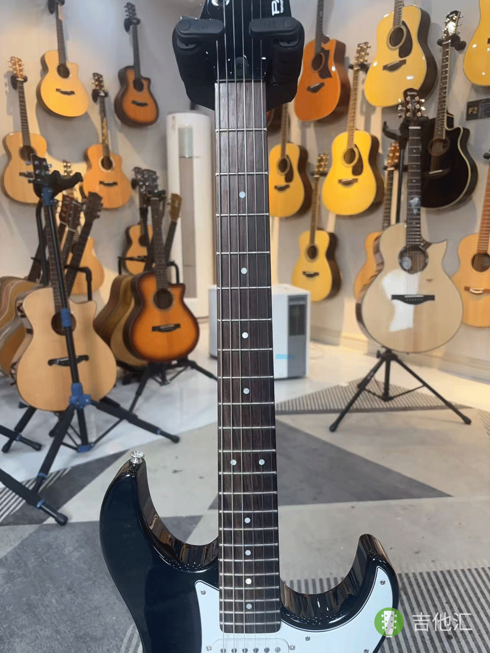 雅马哈PAC212CFM 指板实拍图