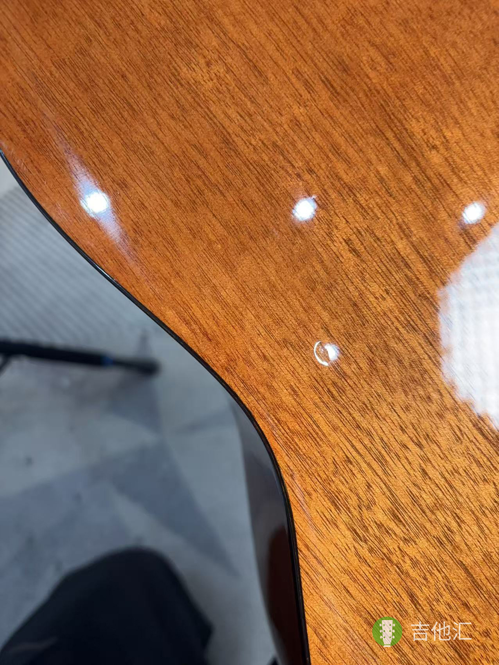 雅马哈FG705S 背板磕碰实拍图