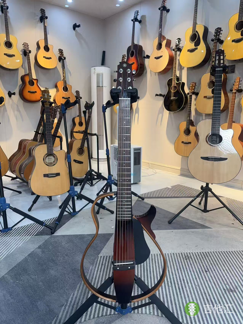 雅马哈SLG200S 正面实拍图