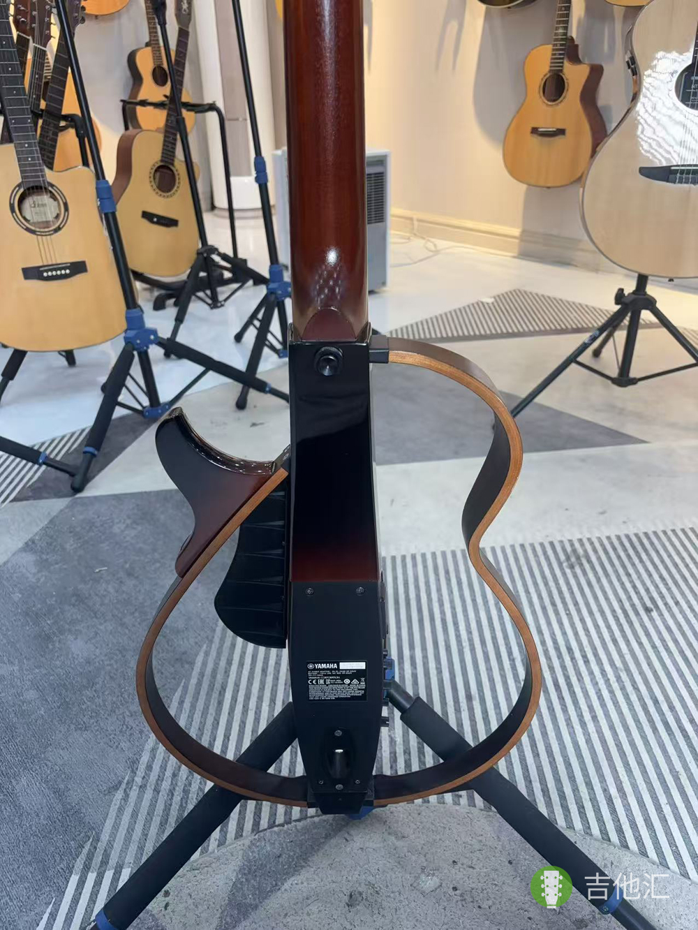 雅马哈SLG200S 背板实拍图